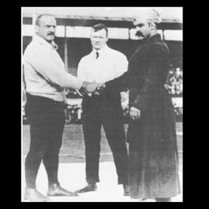 1928: World Champion wrestler Stanislaus Zybysco with
Gama before their match. Despite being 50 years old and outweighed
by 50 lbs, Gama prevailed decidedly in an amazing 42 seconds. 1928: World Champion wrestler Stanislaus Zybysco with
Gama before their match. Despite being 50 years old and outweighed
by 50 lbs, Gama prevailed decidedly in an amazing 42 seconds.